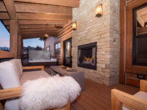 Rocky Mountain Escape - Steps to Lake Estes, Jacuzzi, Close to Downtown Estes